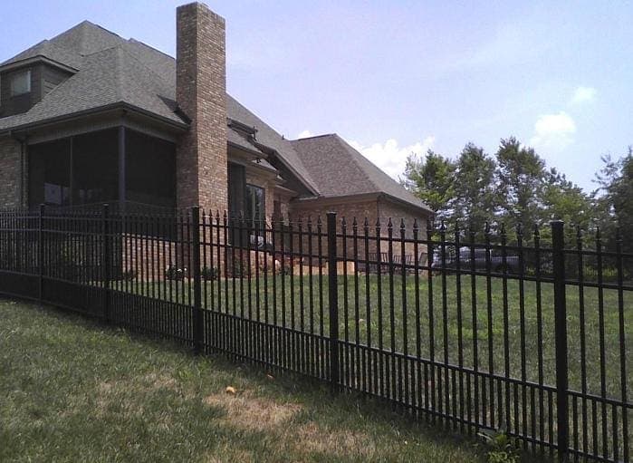 Williamsburg style aluminum fence perspective - Model 309