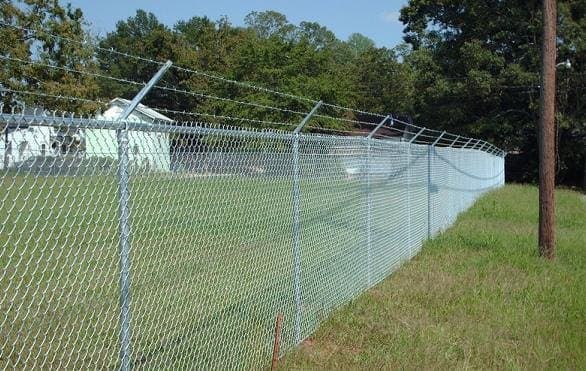 Chain-link fence with barbed wire - Model 508