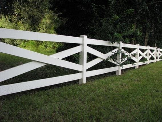 Crossbuck rail fence design