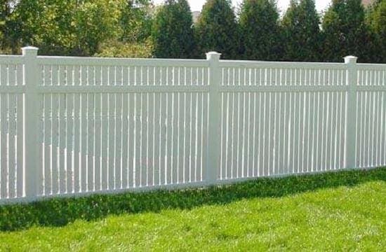 Barrington semi-private vinyl fence - Model 408