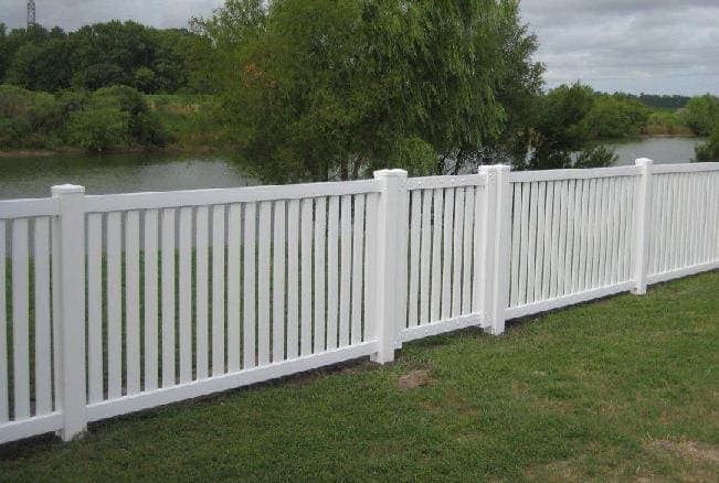 Juneau spaced-picket vinyl fence - Model 412