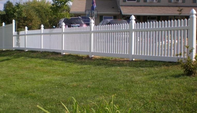 Knoxville spaced-picket vinyl fence - Model 413