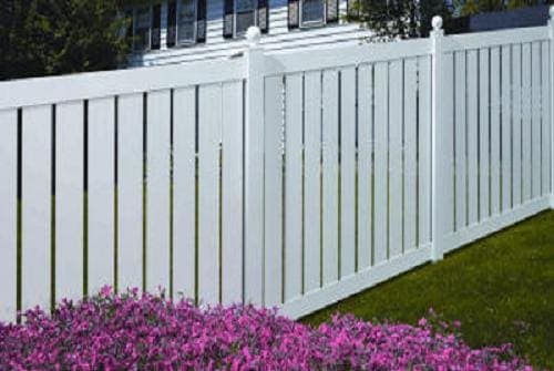 Sacramento semi-private vinyl fence - Model 407