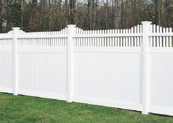 Summit vinyl privacy fence - Model 405